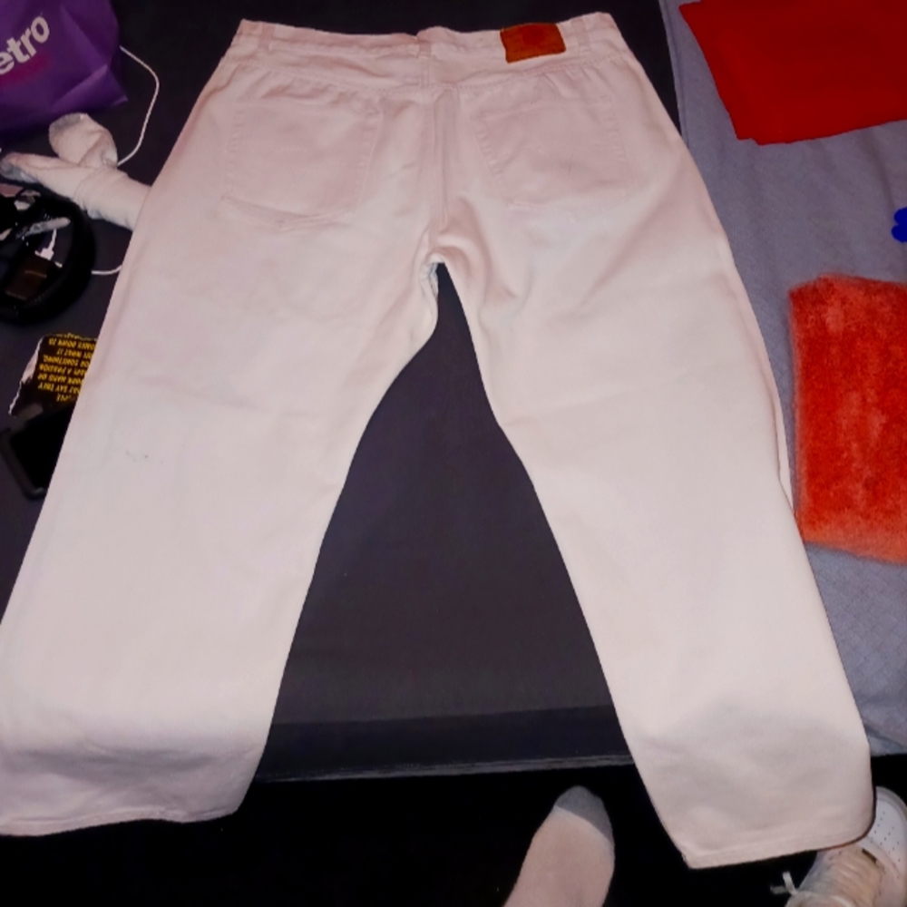 White jean